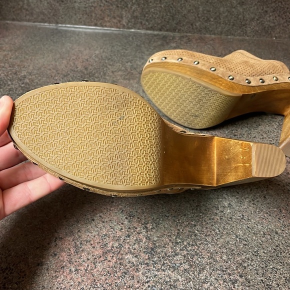 UGG heeled clog size 8 - Picture 5 of 9